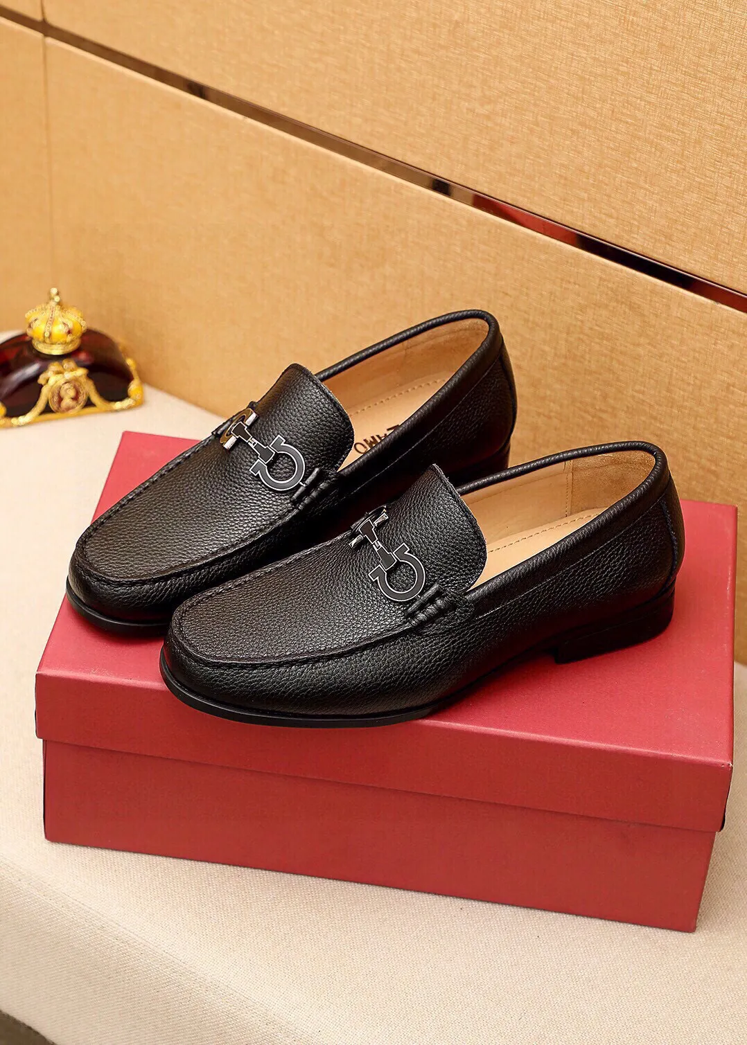 Men's shoes 💰480 💐 Product trademark: Ferragamo "Ferragamo" casual leather shoes Regular size: 38-44 (45🉑️customized) Product materials: Selected imported first-layer pebbled cowhide leather upper + luxury hardware buckle, imported water-dyed cowhide leather lining. Strong three-dimensional visual effect, original outsole color: 4⃣️seed leather materials available